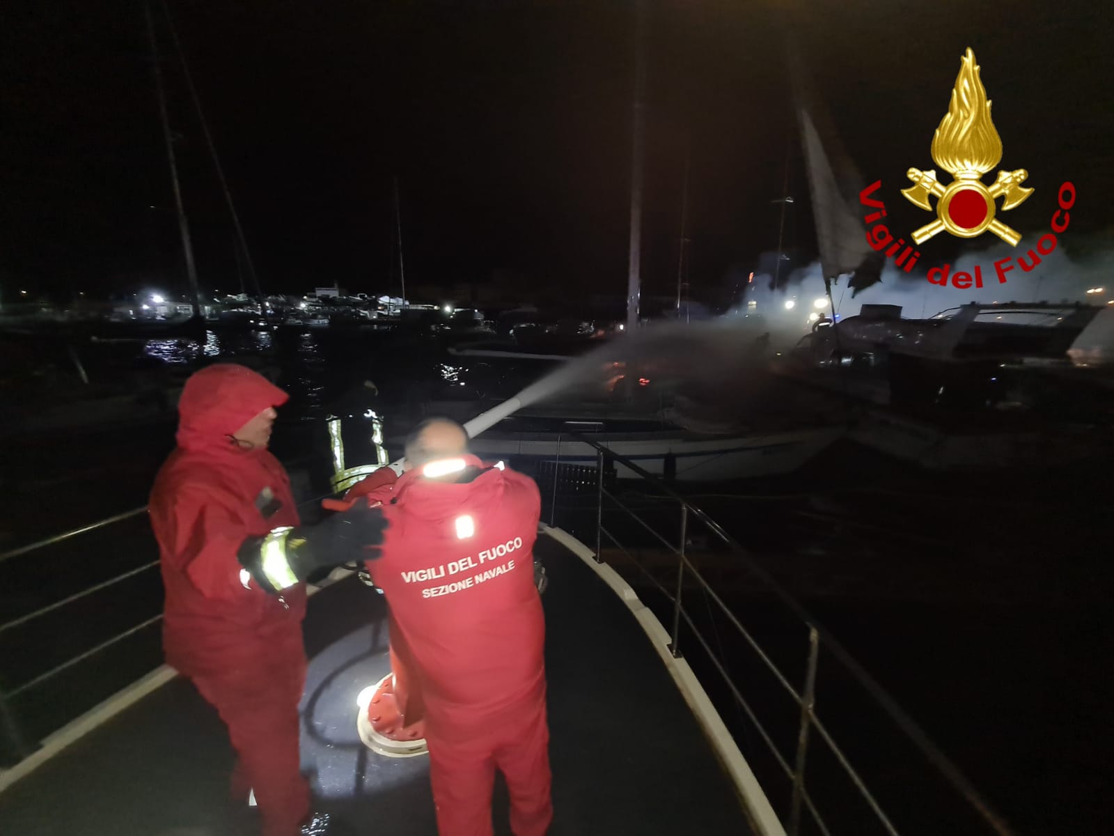 Incendio al porto di Trapani, coinvolte tre barche [FOTO]